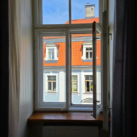 Old Town Casa Donna Cozy Five Bedroom With Stunning Old Town Views-steps From Dome Square And Presidential Castle-friends & Family Riga