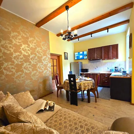 Old Town Casa Donna Cozy Five Bedroom With Stunning Old Town Views-steps From Dome Square And Presidential Castle-friends & Family Lägenhet