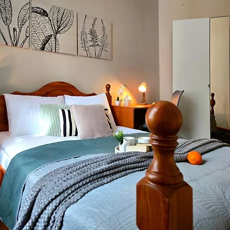 Old Town Casa Donna Cozy Five Bedroom With Stunning Old Town Views-steps From Dome Square And Presidential Castle-friends & Family