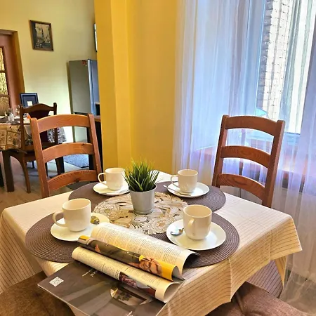 Old Town Casa Donna Cozy Five Bedroom With Stunning Old Town Views-steps From Dome Square And Presidential Castle-friends & Family Lägenhet