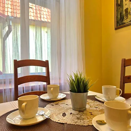 Old Town Casa Donna Cozy Five Bedroom With Stunning Old Town Views-steps From Dome Square And Presidential Castle-friends & Family Lägenhet Riga