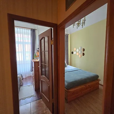 Old Town Casa Donna Cozy Five Bedroom With Stunning Old Town Views-steps From Dome Square And Presidential Castle-friends & Family Lägenhet Riga