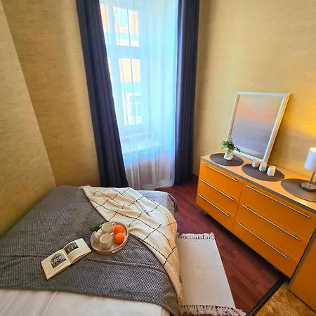 Old Town Casa Donna Cozy Five Bedroom With Stunning Old Town Views-steps From Dome Square And Presidential Castle-friends & Family Lägenhet *