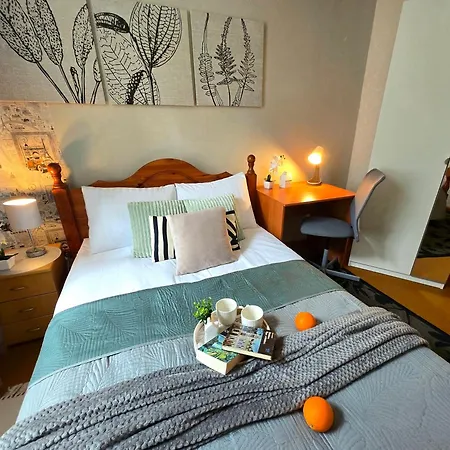 Huoneisto Old Town Casa Donna Cozy Five Bedroom With Stunning Old Town Views-steps From Dome Square And Presidential Castle-friends & Family
