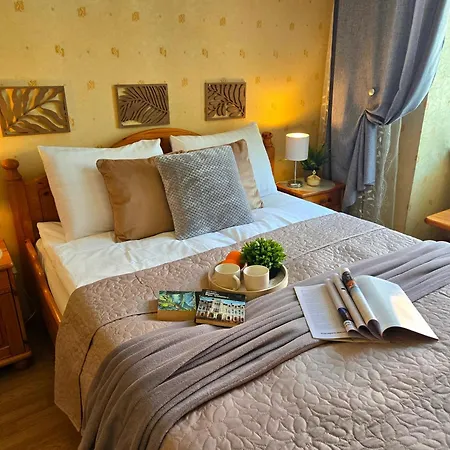 Old Town Casa Donna Cozy Five Bedroom With Stunning Old Town Views-steps From Dome Square And Presidential Castle-friends & Family Riga