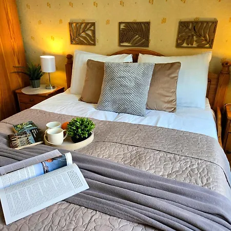 Old Town Casa Donna Cozy Five Bedroom With Stunning Old Town Views-steps From Dome Square And Presidential Castle-friends & Family
