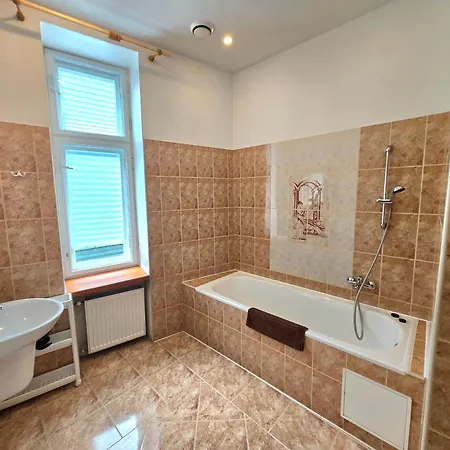 Old Town Casa Donna Cozy Five Bedroom With Stunning Old Town Views-steps From Dome Square And Presidential Castle-friends & Family * Riga